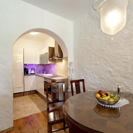 بيت ضيافة Castello Rausch Valkarin