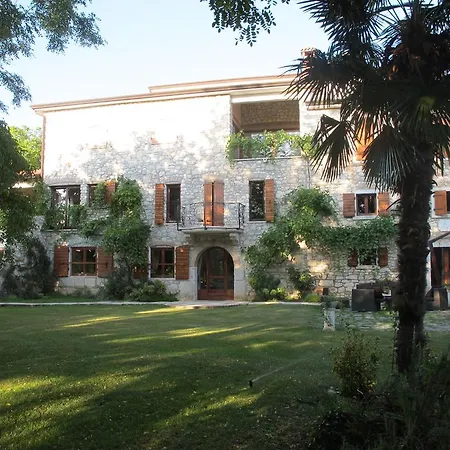 بيت ضيافة Castello Rausch Valkarin