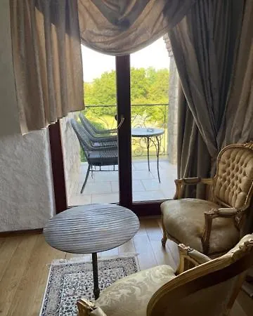 Konukevi Castello Rausch