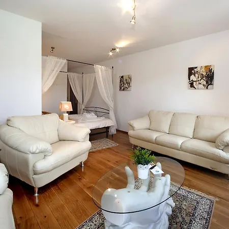 Konukevi Castello Rausch 4*